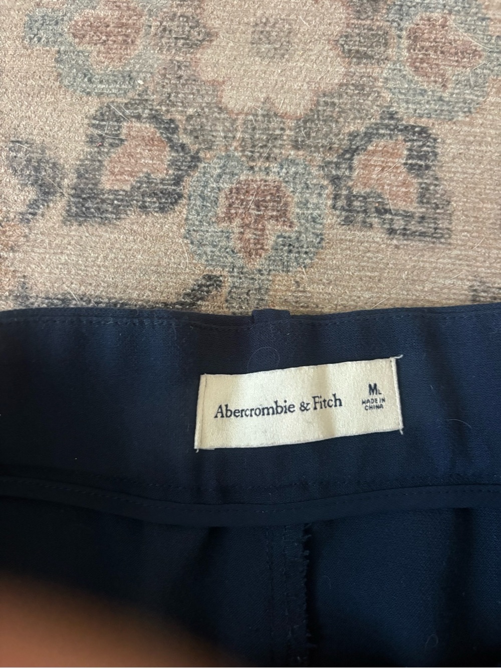 Abercrombie Sloane Pants in Navy size Medium - Picture 3 of 3